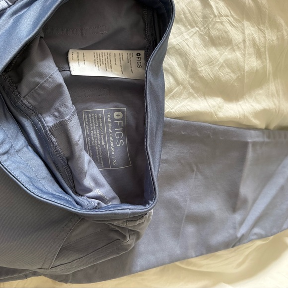 Figs vapor blue scrub set - Picture 3 of 4